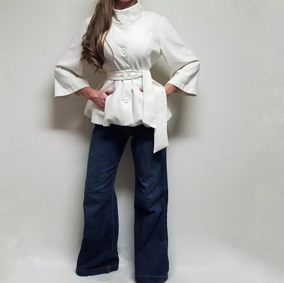 Simply Chloe Dao Off-White Cropped Flared Pleated Bell Sleeve Belted Jacket M - Picture 2 of 16